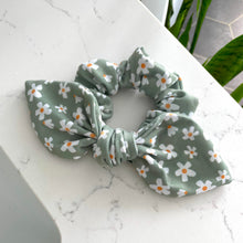 Load image into Gallery viewer, Saje Floral Bow Scrunchie