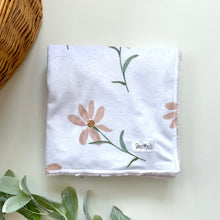 Load image into Gallery viewer, Sweet Daisy Cozy Blanket