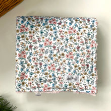 Load image into Gallery viewer, Dainty Floral Cozy Blanket
