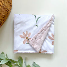 Load image into Gallery viewer, Sweet Daisy Cozy Blanket
